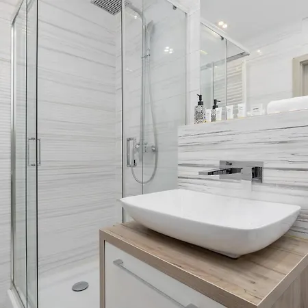 Tysiaclecia Next To Park Slaski By Renters *